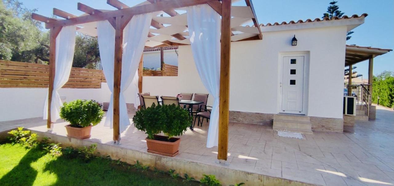 Villa Yakinthi Amoudi Exterior foto